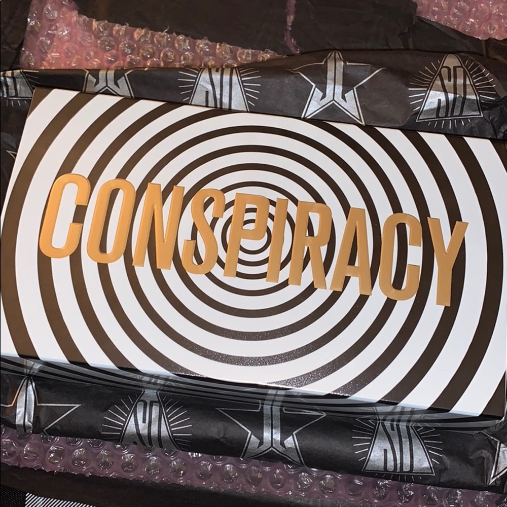 Conspiracy eye shadow palette